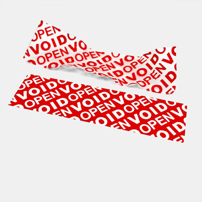 Rotes Total-Transfer-Siegel, komplett abgezogen. Vollständig sichtbarer ‚OPEN VOID‘-Sicherheitstext mit Kleberückständen auf der Oberfläche.